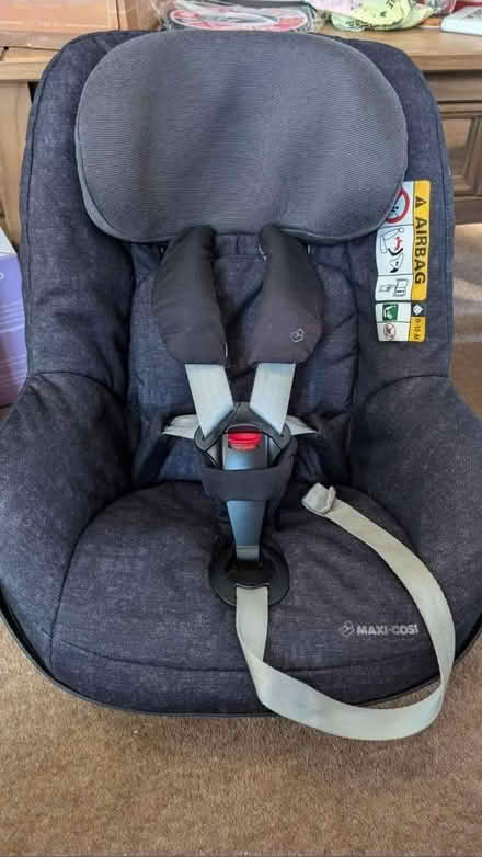 Photo of free MaxiCosi pearl 2way car seat & base (BH8 Queens Park) #2