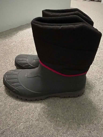 Photo of free Snow boots - size 42/43 (New Malden KT3) #1