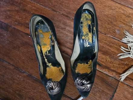 Photo of free Beautiful suede heels, size 7 (Derry/WinstonChurch/Meadowvale) #3