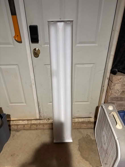 Photo of free Fluorescent light fixture, 4 feet (6969 Brandi Wood Cir) #1