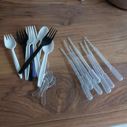 Photo of free plastic spoons and forks and 3ML plastic transfer pipettes (Fords Farm RG31) #1