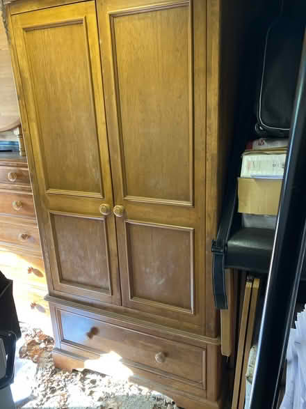 Photo of free Double wardrobe with single drawer (Doddinghurst) #1