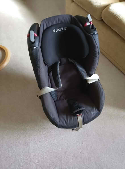 Photo of free Young child's car seat (Clayton BD14) #2