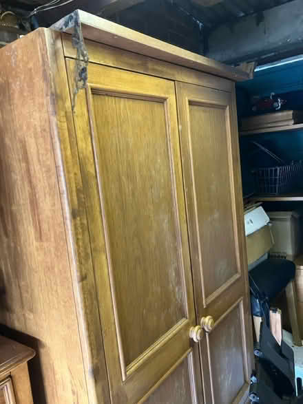 Photo of free Double wardrobe with single drawer (Doddinghurst) #2