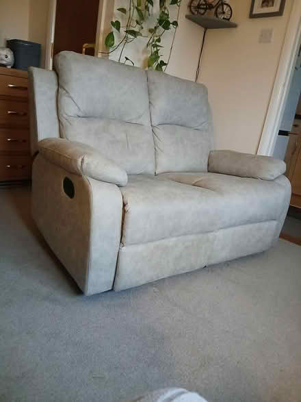 Photo of free Recliner sofa (Hp2 6bg grovehill) #1