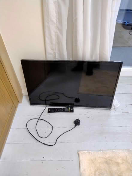 Photo of free 32inch tv (S8 woodseats Sheffield) #1