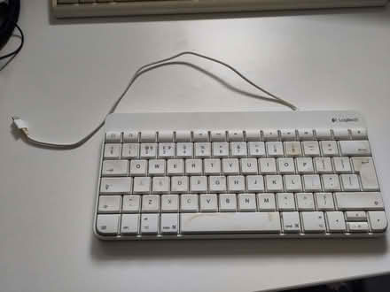 Photo of free Logitech wired iPad/iPhone keyboard (St Ives PE27) #1