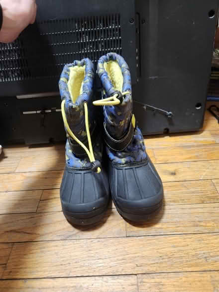 Photo of free Kids snow boots (Williamsburg Brooklyn) #2