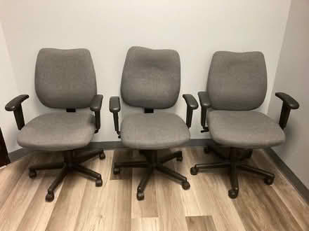 Photo of free Office chairs (Hackensack near County Bldg) #1