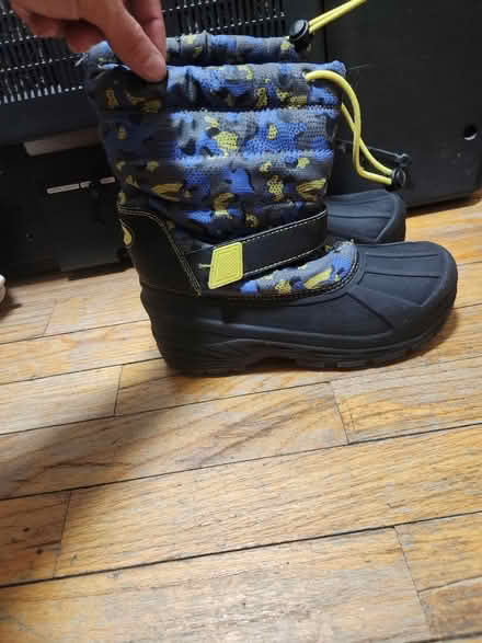 Photo of free Kids snow boots (Williamsburg Brooklyn) #1