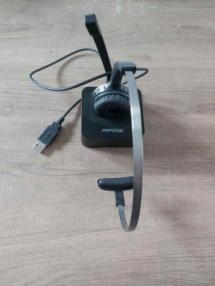 Photo of free Hands free Bluetooth headphones (Cambridge CB4) #1