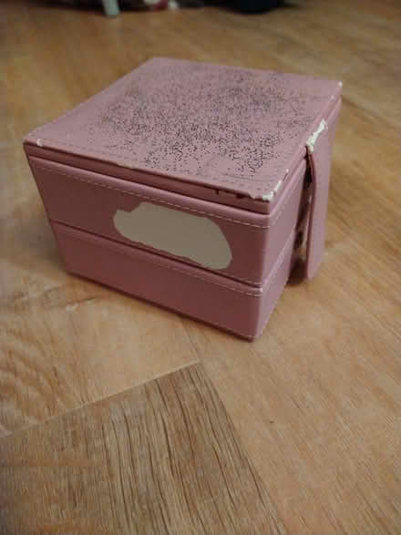 Photo of free pink children's jewelry box (downtown novato) #2