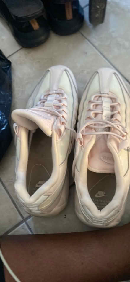 Photo of free Unisex tennis shoes 🎾 size 11 (Homestead Fl) #1