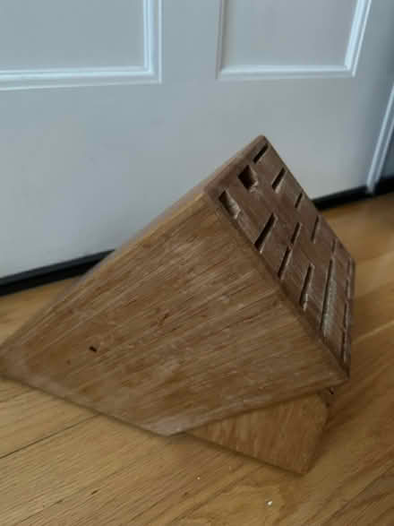 Photo of free Wood Knife block (Forest Hills, Queens) #2