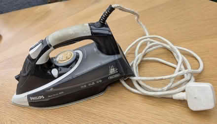 Photo of free Philips Steam Iron (DA7) #1