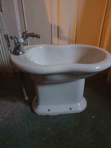 Photo of free Sanitan Bidet - Victorian style (TR19) #3