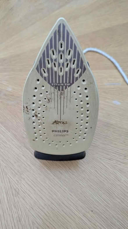 Photo of free Philips Steam Iron (DA7) #2