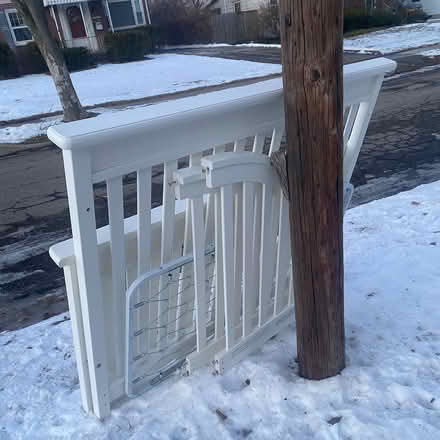 Photo of free white painted crib no mattress (Ann Arbor near Hillside Terr.) #1