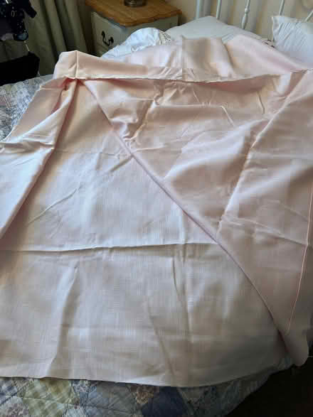 Photo of free Laura Ashley pink linen fabric 135 x280 (Toppesfield CO9) #2