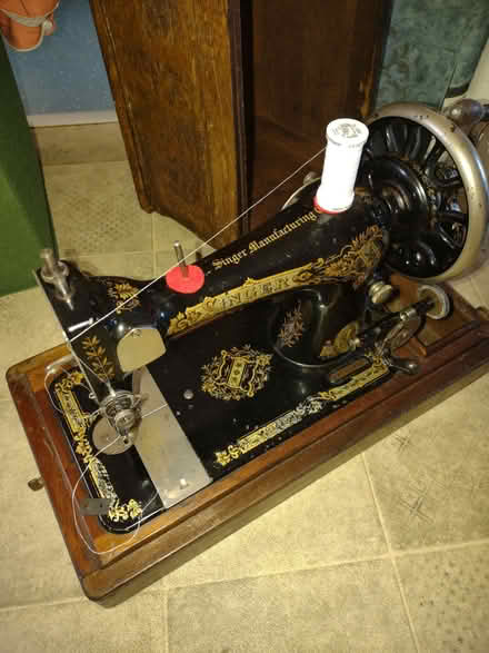 Photo of free Old singer sewing machine in wood case (West Preston BN16) #1