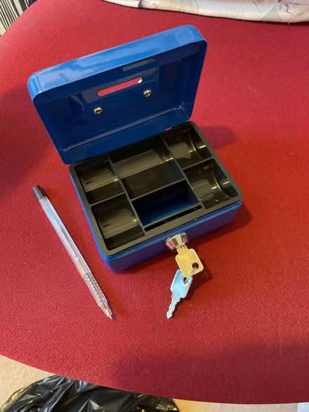 Photo of free Cash box with keys (Bordon) #1