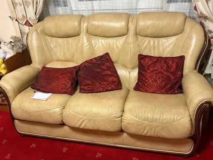 Photo of free Settee (Corby Old Village area NN17) #2