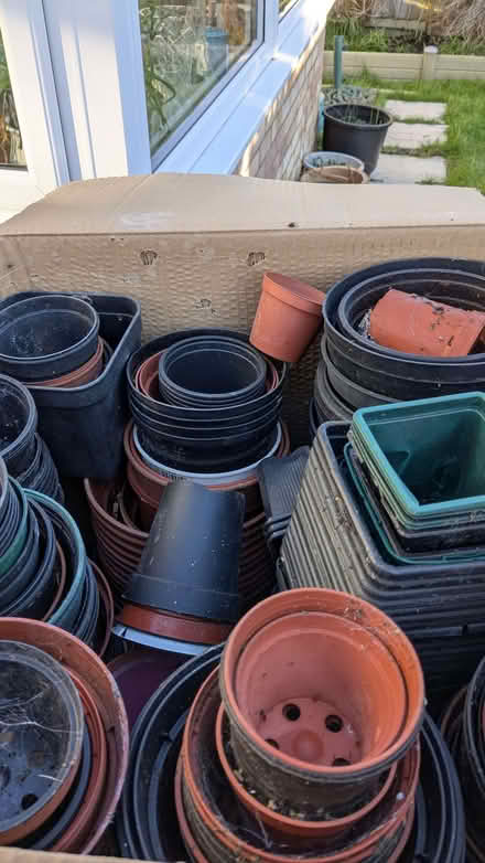 Photo of free Various size pots (Grove OX12) #1