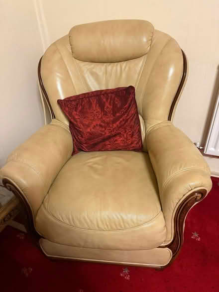 Photo of free Settee (Corby Old Village area NN17) #1