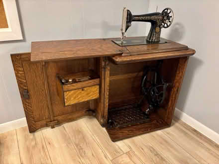 Photo of free Antique Singer Sewing Machine (Skokie) #1