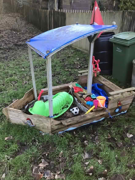 Photo of free Sandpit and toys (Chaddleworth RG20) #1