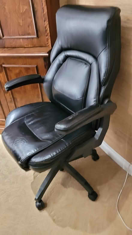 Photo of free Executive Office chair (Moodie Drive and Carling Ave) #4