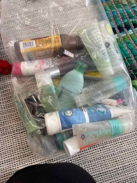 Photo of free Bag of cosmetics (Springfield SY2) #1