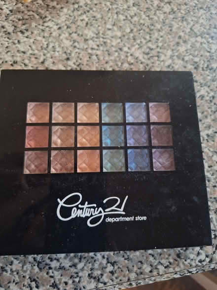 Photo of free eye shadow pallete (Bensonhurts) #1