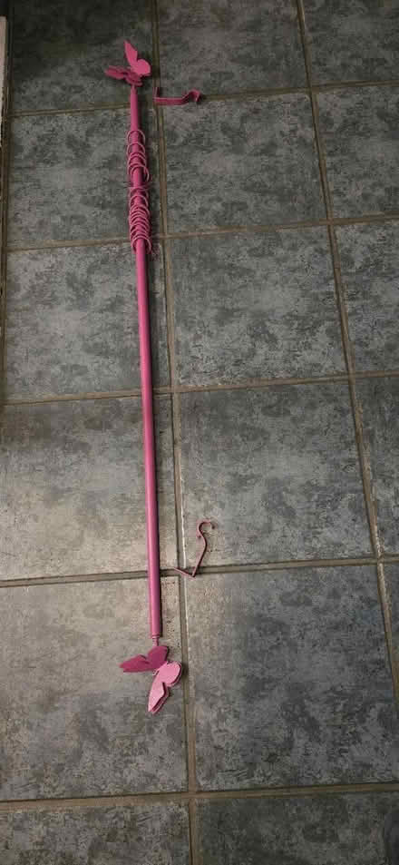 Photo of free Pink / fuchsia Curtain Pole (daventry NN11) #2