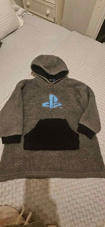 Photo of free warm boy hoodie (SW14) #1