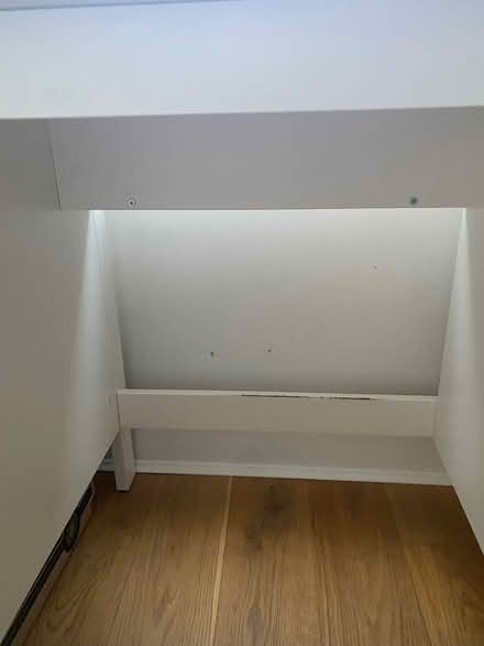 Photo of free White ikea desk. pick up only (Crystal Palace SE19) #2