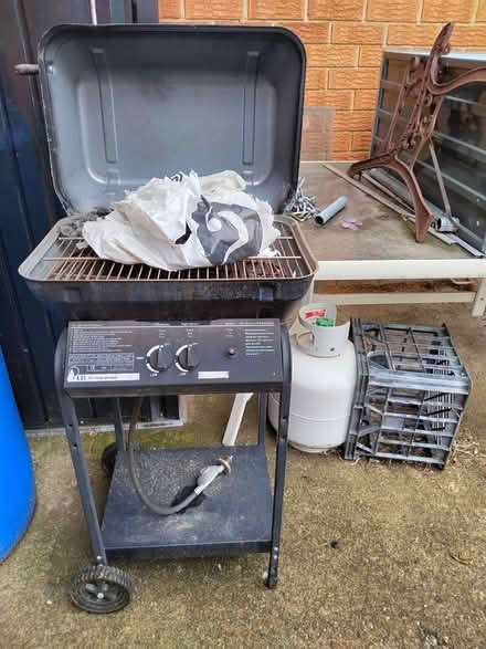 Photo of free Small Covered KDL Twin BBQ (Whalan. NSW 2770) #2