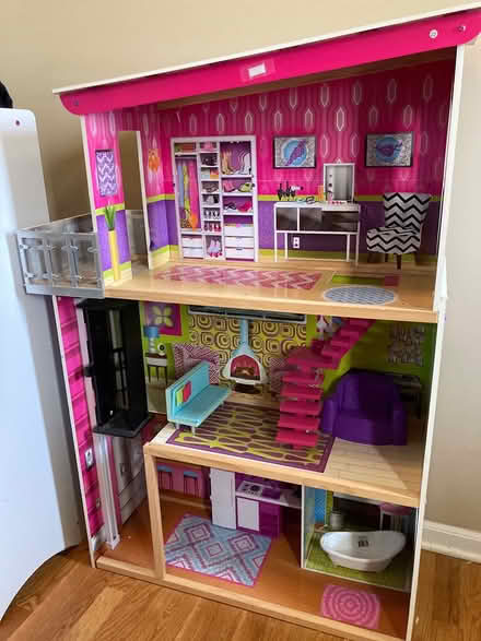 Photo of free Barbie/doll playhouse (Lenexa- Shawnee Mission Park) #1