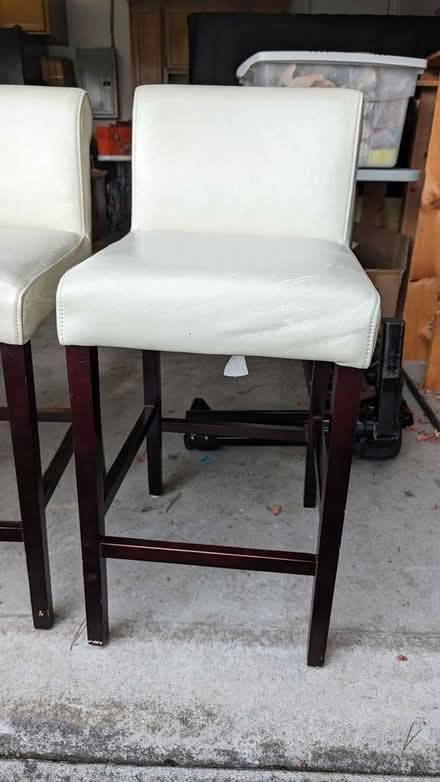 Photo of free 4 white barstools (Fremont near Mission/Driscoll) #2