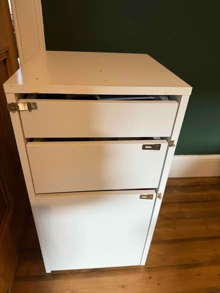 Photo of free Desk (eh6 8nz) #4