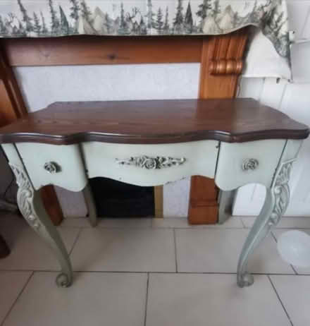 Photo of free Vintage dressing table (EN7 Goffs oak) #1