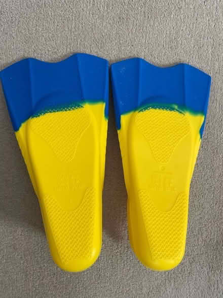 Photo of free Size 4-5 (UK) shorts fins (Purley CR8) #2