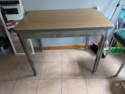 Photo of free Kitchen table (Greenpoint) #1