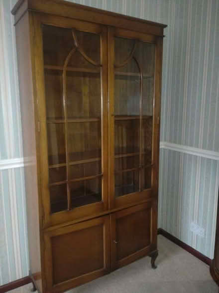 Photo of free Bookcase with glass doors (Wem SY4) #1