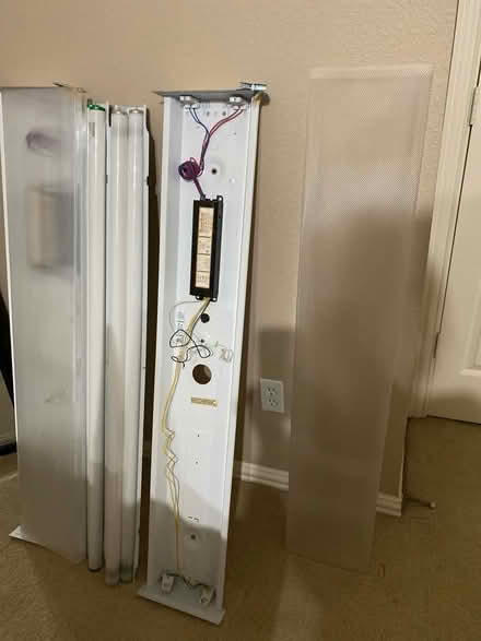 Photo of free tubelight fixtures with tube light (Plano) #2