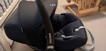 Photo of free MaxiCosi Cabriofix isize infant carrier car seat & base (Bromley North BR1) #2