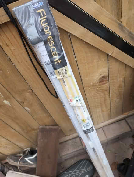 Photo of free 4ft fluorescent light (Beauchief S8) #1