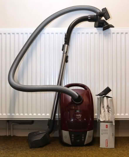 Photo of free Miele vacuum cleaner (Wantage OX12) #1