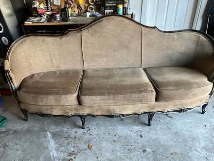 Photo of free sofa (Larchmont, NY) #1