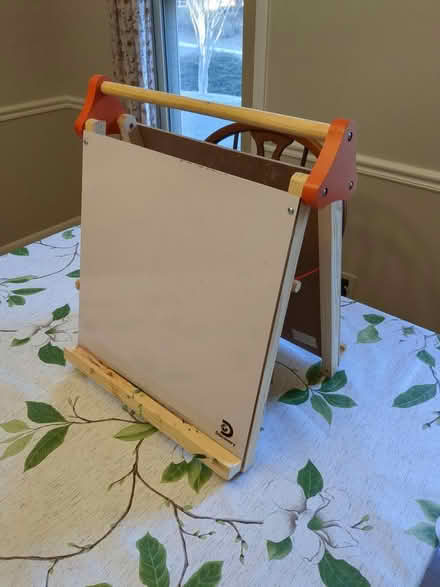 Photo of free Tabletop Easel (Briardale and Bethayres) #2